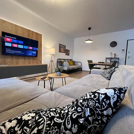 High-Rise Luxury Apartment With Free Parking Bucarest Extérieur photo
