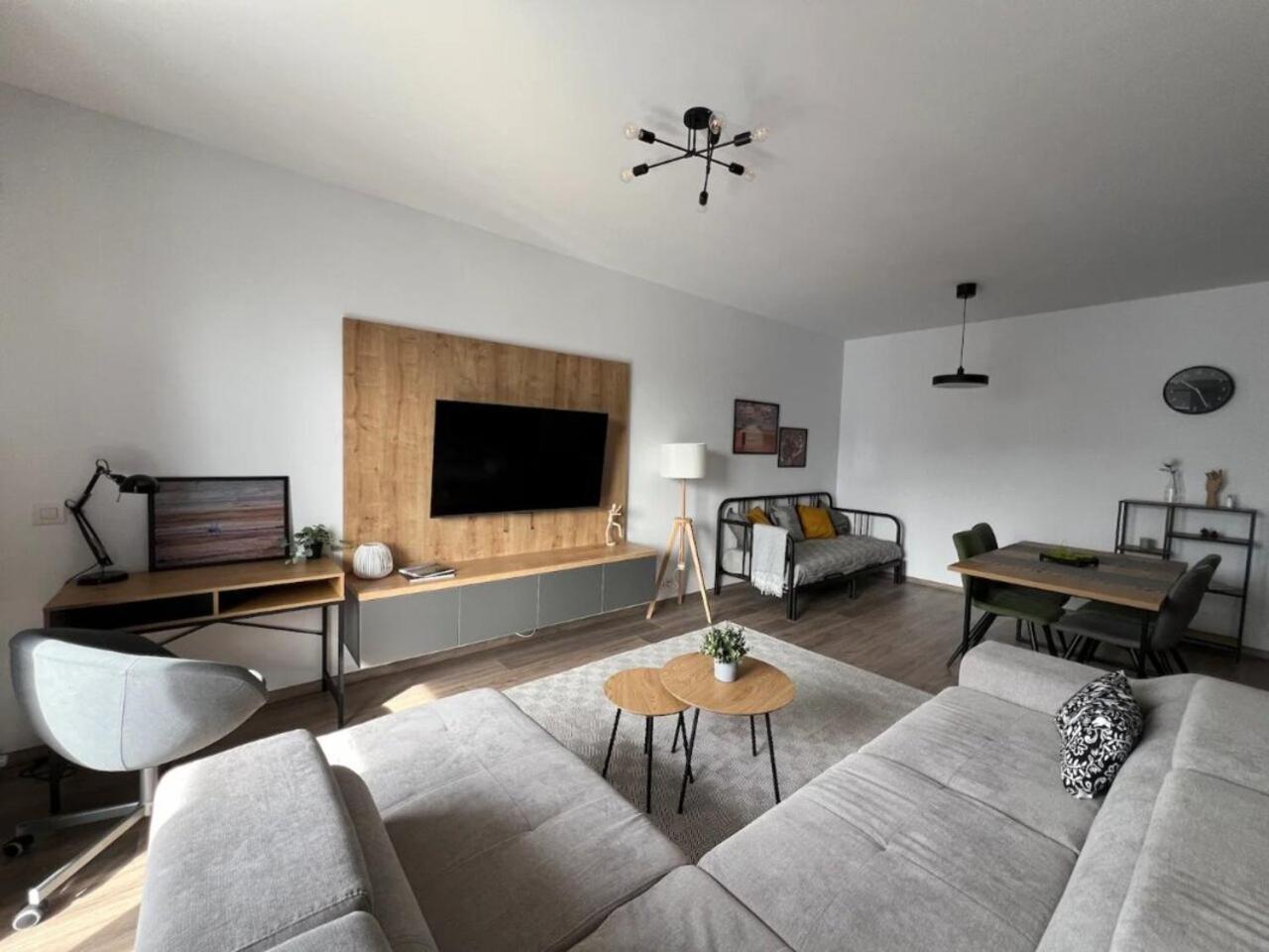 High-Rise Luxury Apartment With Free Parking Bucarest Extérieur photo