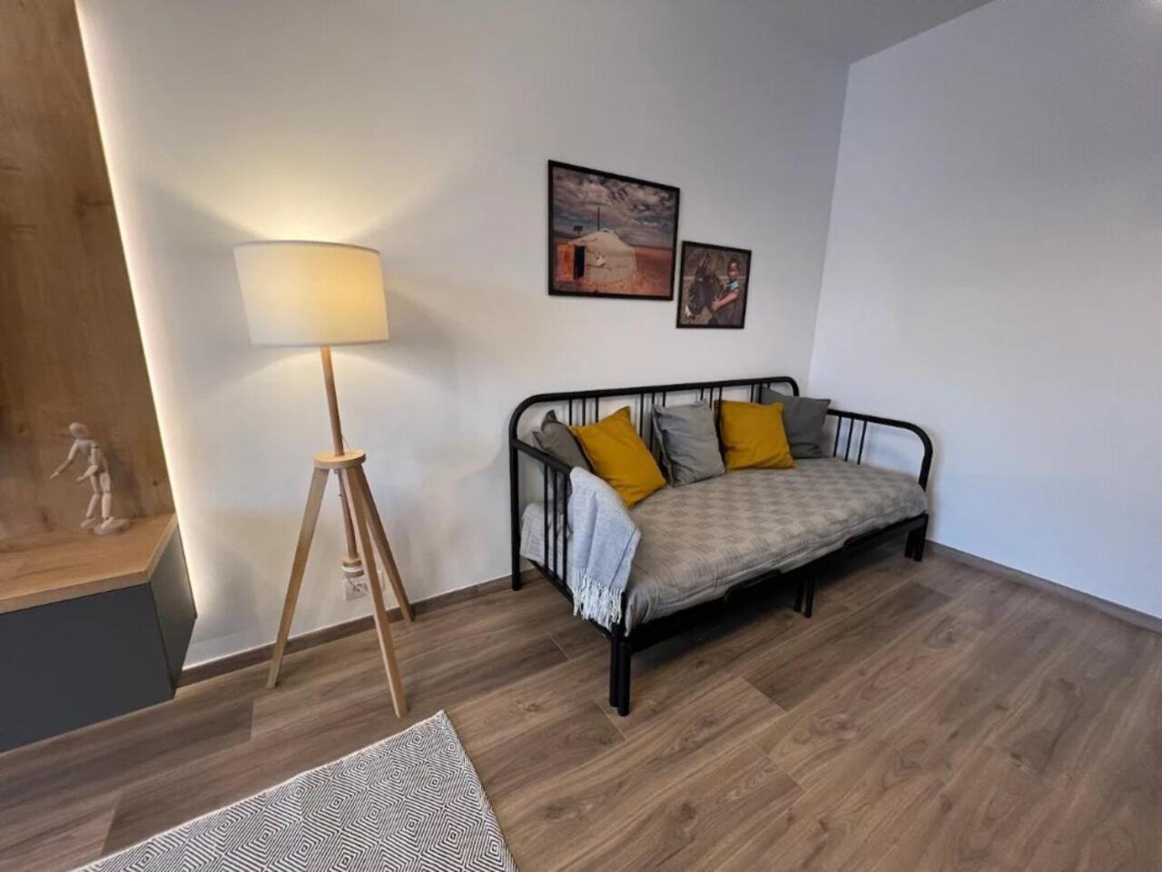High-Rise Luxury Apartment With Free Parking Bucarest Extérieur photo