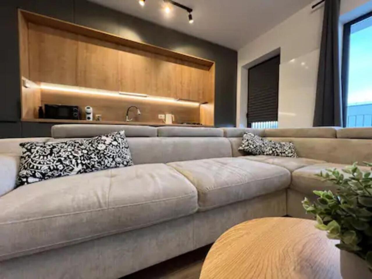 High-Rise Luxury Apartment With Free Parking Bucarest Extérieur photo