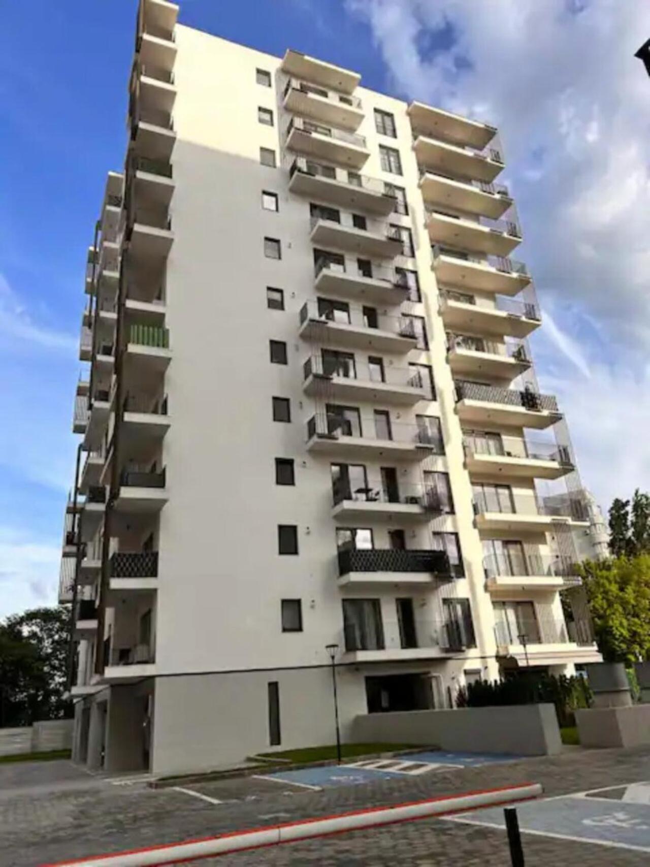 High-Rise Luxury Apartment With Free Parking Bucarest Extérieur photo