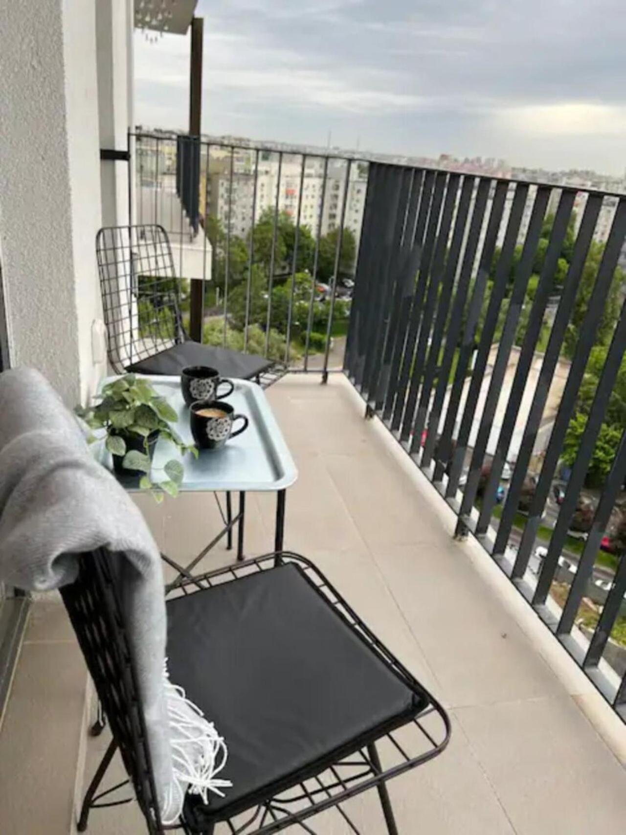 High-Rise Luxury Apartment With Free Parking Bucarest Extérieur photo