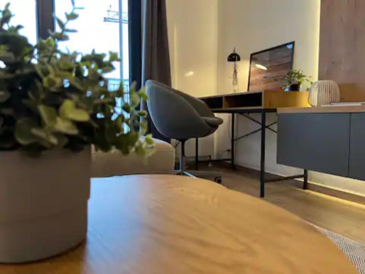 High-Rise Luxury Apartment With Free Parking Bucarest Extérieur photo