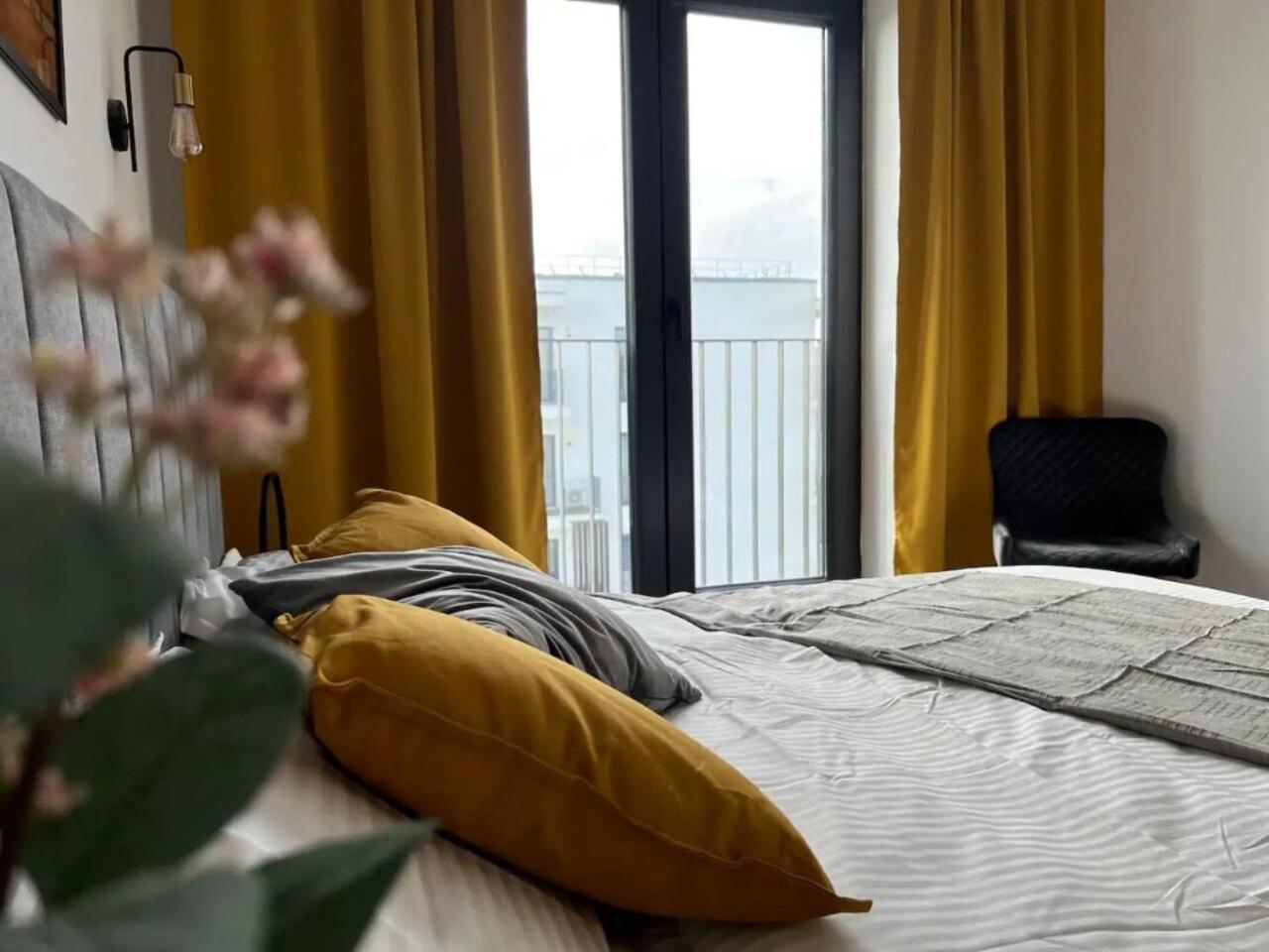 High-Rise Luxury Apartment With Free Parking Bucarest Extérieur photo